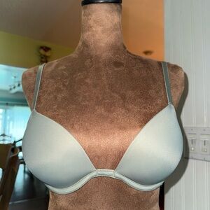 Victoria Secret PINK Elegant Women's Light Gray Bra